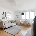 Modern, Bright Studio -Close To The Center In A Quiet Area