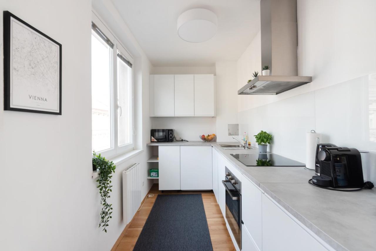 Modern, Bright -close To The Center In A Quiet Area *