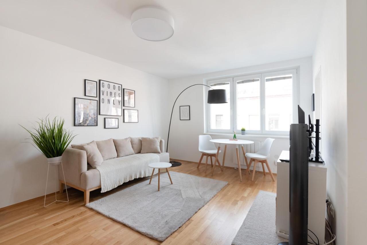 Modern, Bright -close To The Center In A Quiet Area *