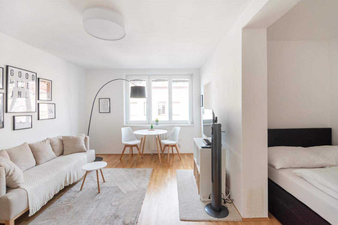 Modern, Bright -close To The Center In A Quiet Area Apartment *
