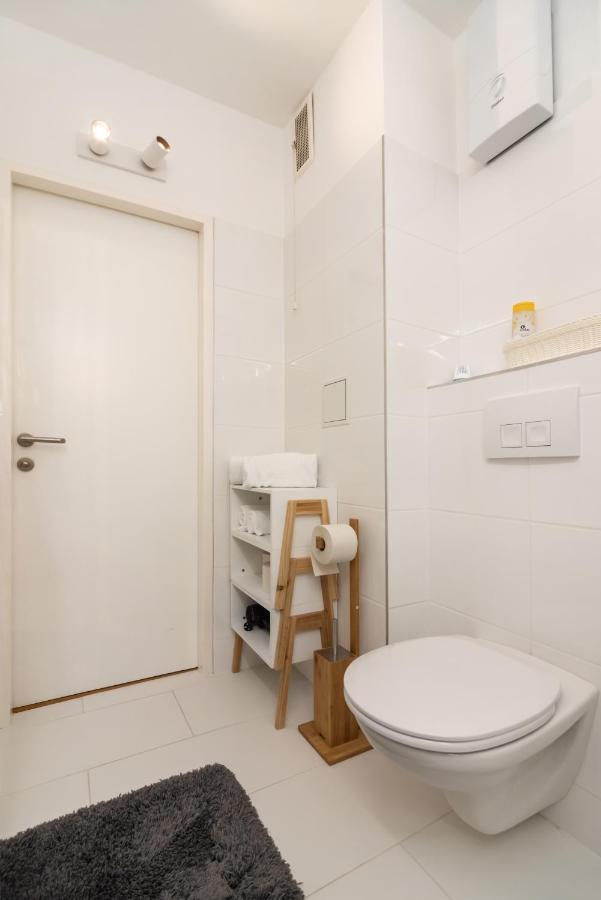 Modern, Bright -close To The Center In A Quiet Area *