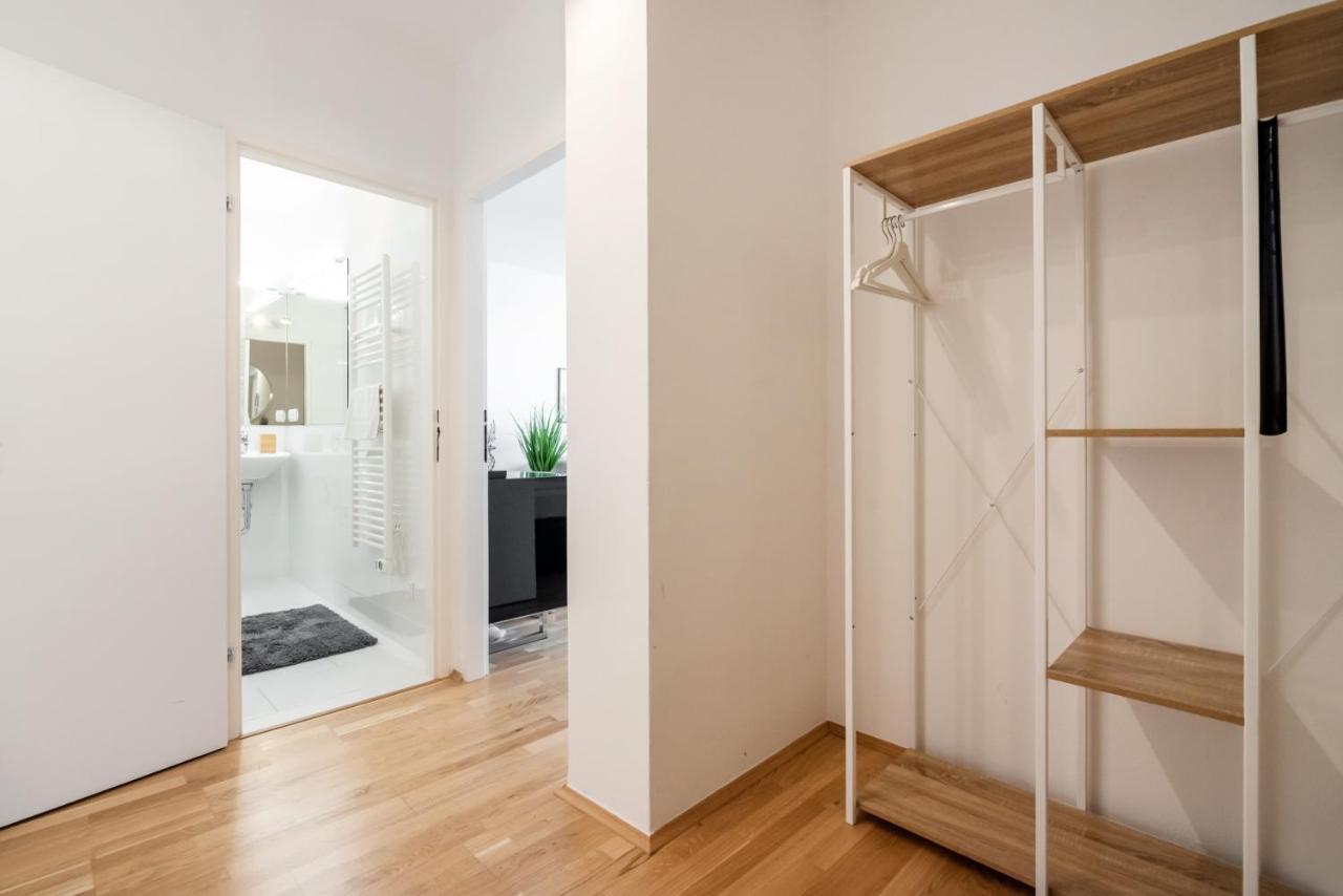 Modern, Bright -close To The Center In A Quiet Area Apartment