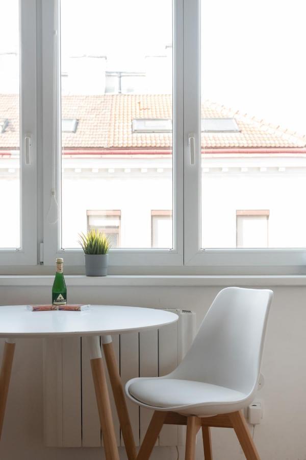 Modern, Bright -close To The Center In A Quiet Area Apartment *
