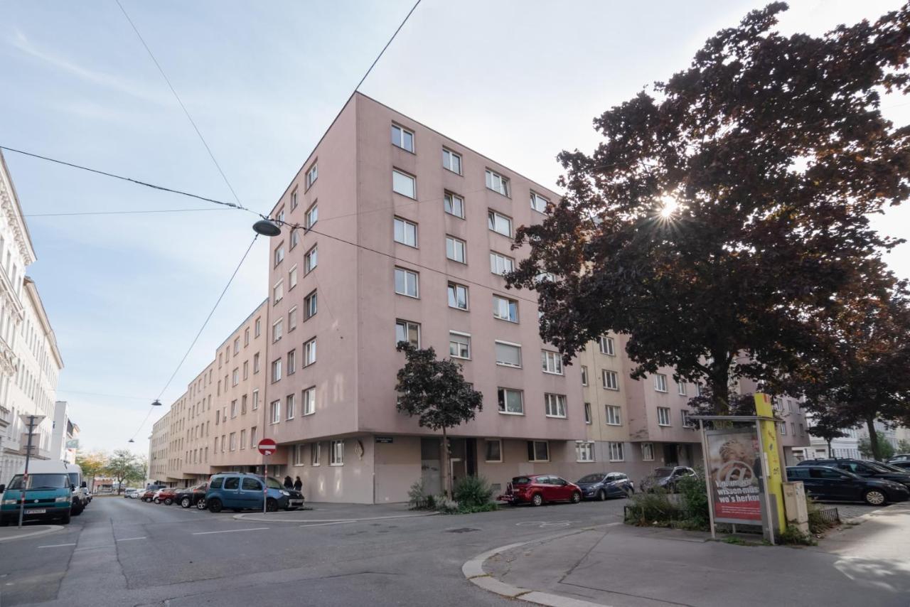Modern, Bright -close To The Center In A Quiet Area